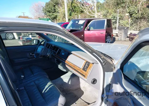 1994 Lincoln Town Car Executive z USA, uszkodzony, nr VIN 1LNLM81W3RY700897